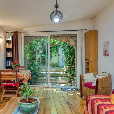 Gaia Apartment Poussan